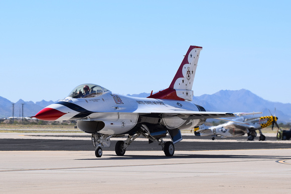 USAF Thunderbird F-16 - Left Wing